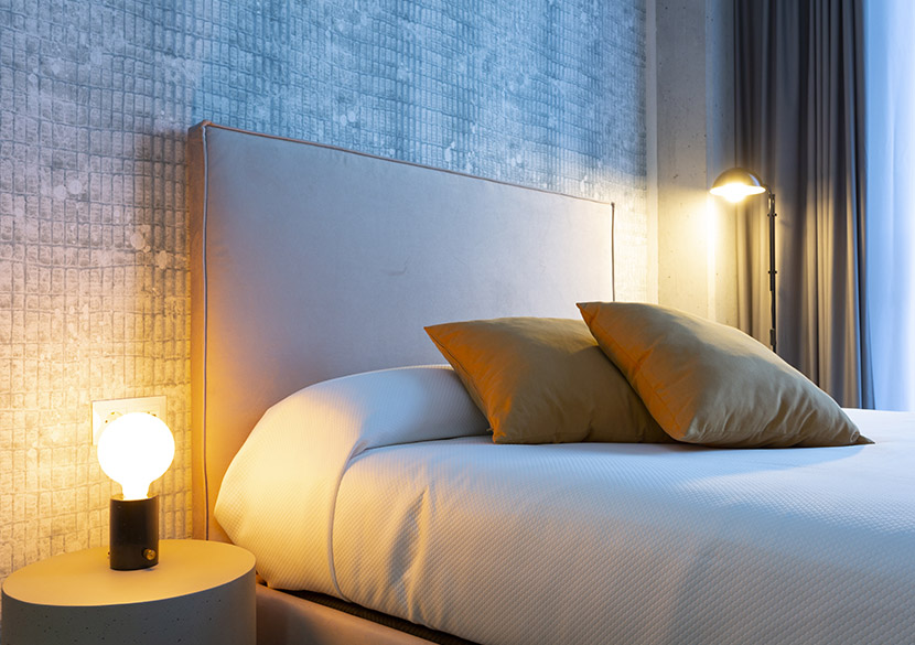 belvillage-diputacio-relaxing-bedroom-setup-expat-housing.jpg