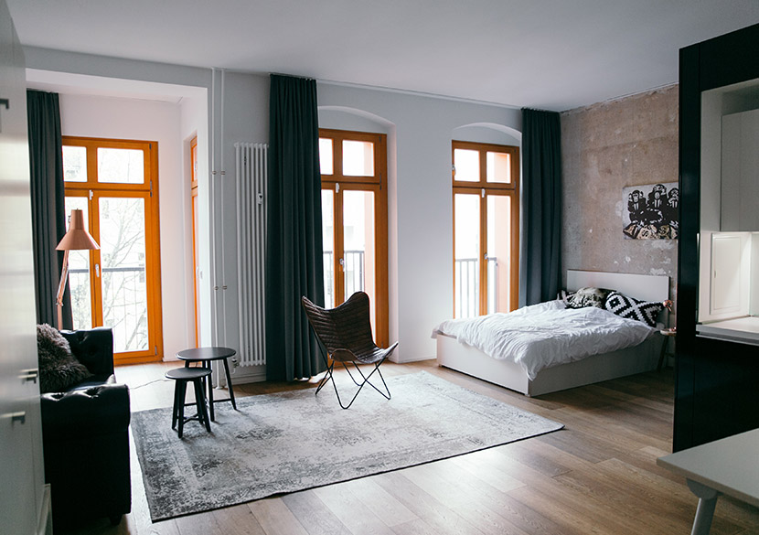 BelVillage_Berlin_Bedroom_LargeWindows_Quiet_01