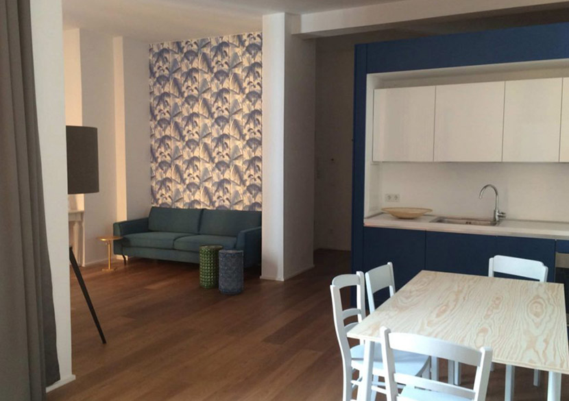 BelVillage_Berlin_Living_BlueSofa_OpenSpace_02